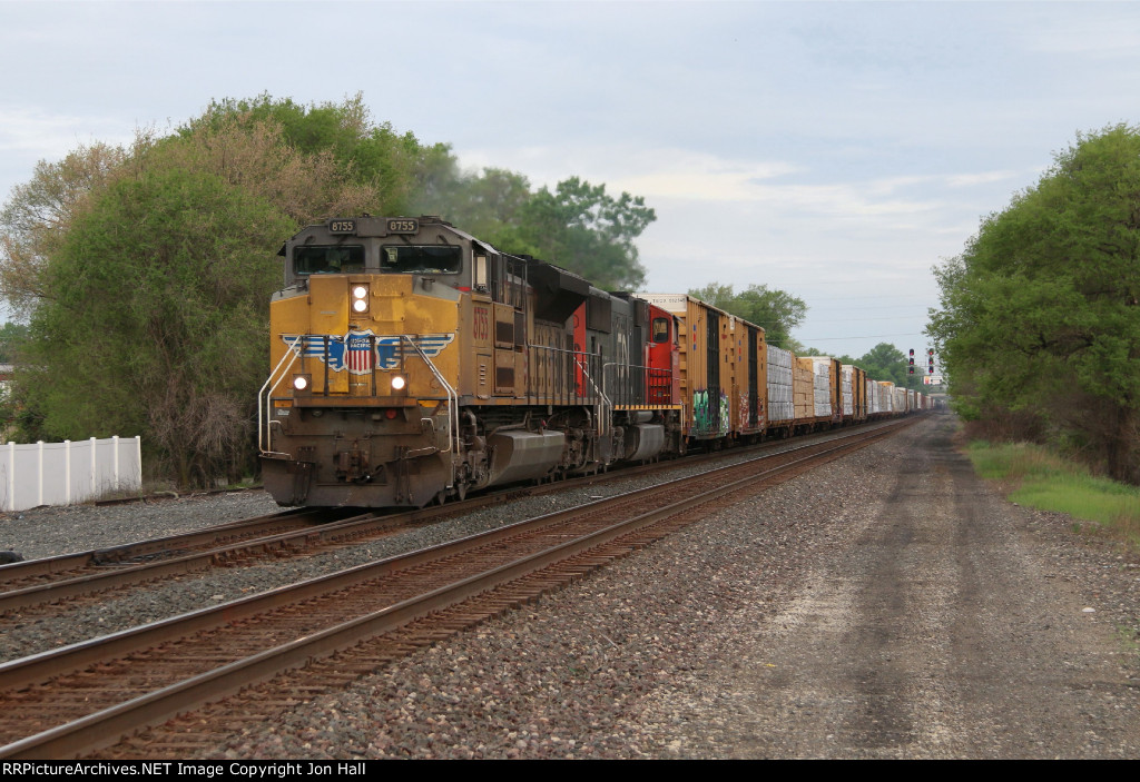 EMD's from UP and CN lead 18A east